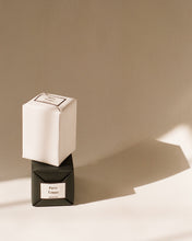 Load image into Gallery viewer, Tobacco scented candle